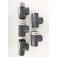 Té PVC Pression – U 90° / 40mm Intérieur F/F/F PN16 / Manchon