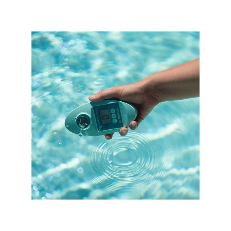 TUTO Mesures de la qualité de l'eau de piscine au testeur électronique  Pooltester de BAYROL 