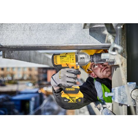 DeWALT Outillage - Clé à chocs AKU 18V, 2x batterie 5,0 Ah XR, chargeur DCF900P2T
