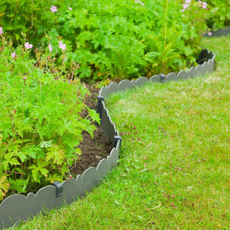 Bordure de jardin bois pour parterre en osier tressé et piquets