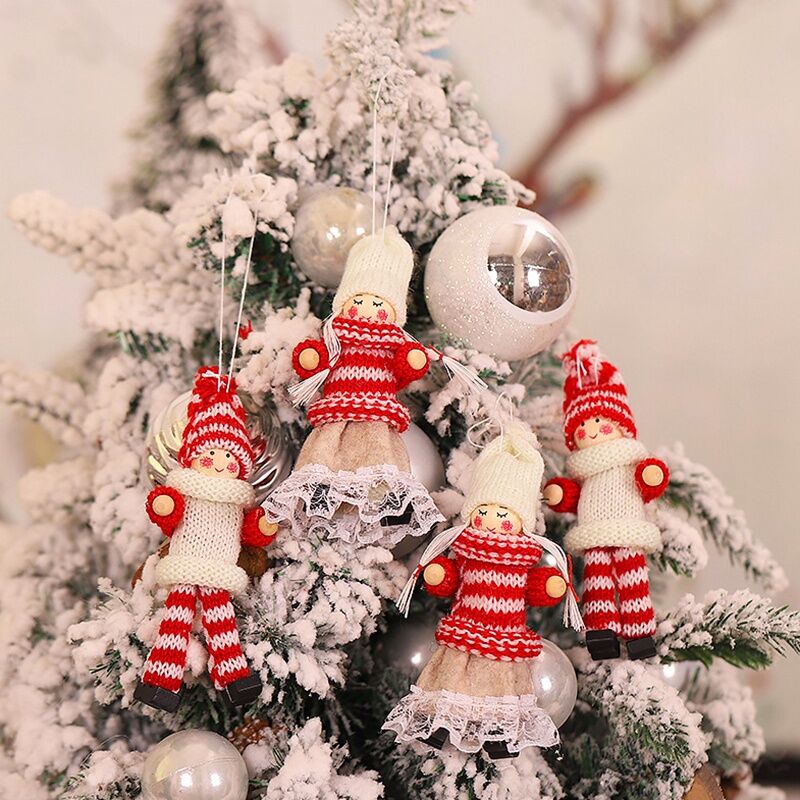 Guirlande De Noël Avec Des Arcs Rouges Boules De Rubans Jaunes Et Guirlande  De Chaîne D'ampoule Bonne Année Vacances D'hiver Style Plat