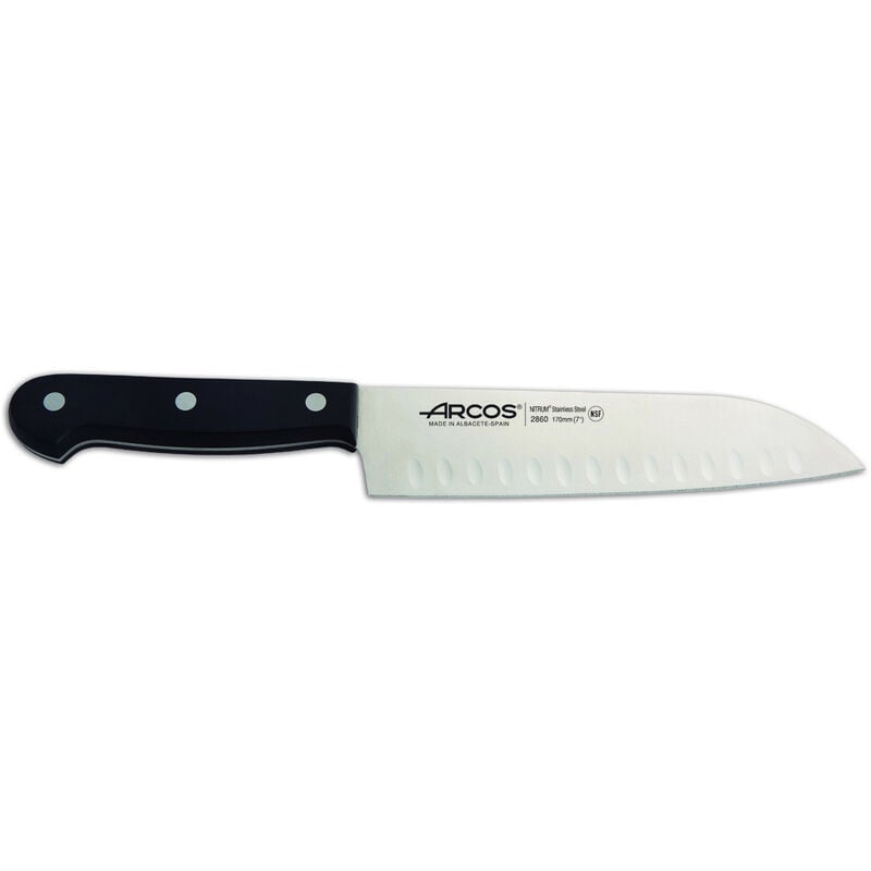 Cuchillo Santoku Arcos Universal 286004 de Acero Nitrum, con Mango de Polioximetileno y hoja de 17 cm en estuche