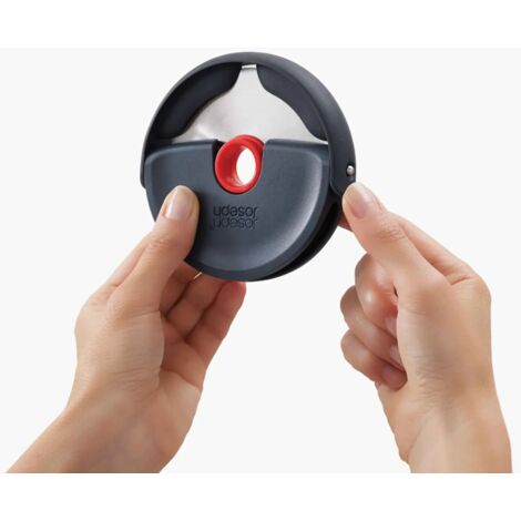 Cortador de pizza Joseph Joseph gris modelo Disc diseño ergonómico y fácil limpieza para cortar pizzas de forma eficiente y sin esfuerzo (1/5)