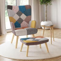 Sillón escandinavo IVAR con reposapiés de tela patchwork multicolor