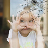 Film adhésif de protection pour vitrage 100 x 90 cm – Transparent – Film adhésif permanent pour sécurité en cas de bris