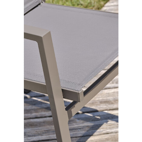 Outsunny Set 4 Sedie da Giardino Impilabili con Braccioli, Sedie per Pranzo da Esterno in Metallo e Texteline Impermeabile, da Patio, Balcone, Terrazza, Esterno e Interno, 54x75.5x95cm, Grigio
