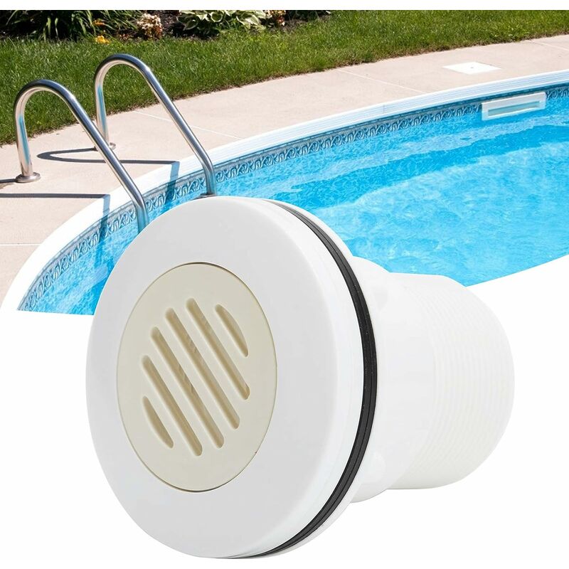 Piscine : 5 accessoires indispensables pour la nettoyer