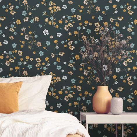 Papier peint floral sur fond noir Tapisserie à fleurs bleues et oranges Papier peint style botanique idéal pour couloir (1/5)