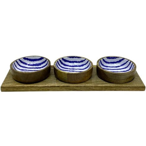 Plateau en bois avec 3 bols rayés pour servir des apéritifs et des collations lors de fêtes et réunions