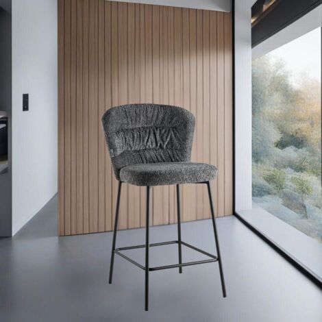 Sgabello Cami in tessuto teddy grigio: un connubio di design e comfort (1/3)