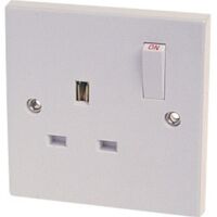 Dencon Switched Socket 1-Gang 13A - White Moulded Plastic