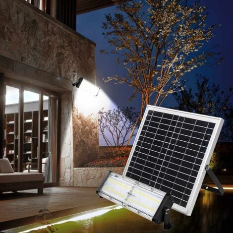 Si tienes jardín o terraza, este pack de dos focos solar LED está