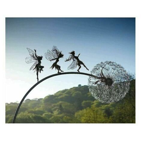 Metal garden statue for elegant outdoor decoration. (1/3)