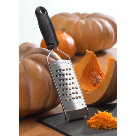 Microplane Râpe de cuisine Très Gros Grains pour les pommes de terre, courgettes, carottes, pommes, choux et fromage en Noir et en acier inoxydable (45008) (1/3)