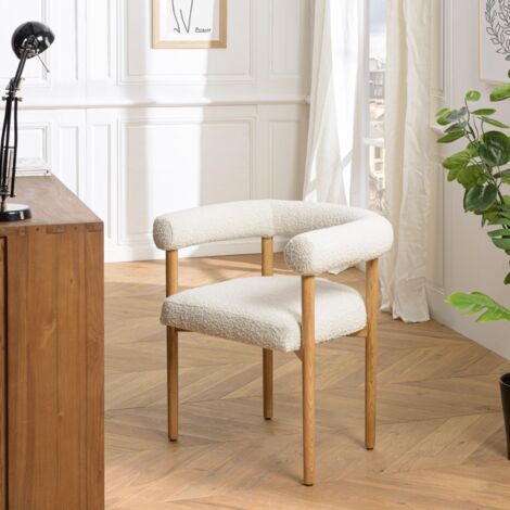 Macabane – Chaise tissu bouclette écru – Dossier arrondi – Pieds en bois naturel – Dimensions 68x57x71 cm – Meuble monté (1/5)