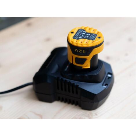Batavia Fast Charger 12V Input 220 240V Output 12V BAT7064364