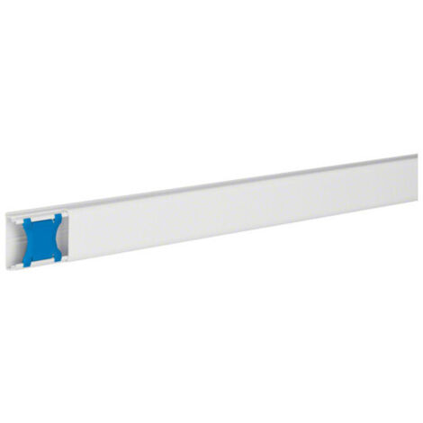 Moulure ATA 12x30mm Pure L 2,10m HAGER ATA123009016