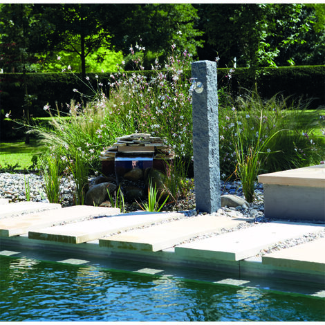 Wasserzapfsäule Aus Basalt, Wasserzapfstelle, Außenwasserhahn, Echter