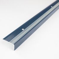 Treppenkante / Treppenkantenprofil / Winkelprofil (Größe 20 mm x 40 mm) aus Aluminium, mit abriebfester Spezialemaillierung und 5 nachleuchtenden Rillen, gebohrt, von Auer Metall-blau-1000