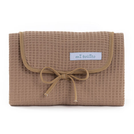 Matelas à langer portable, pliable et imperméable. Tissu 100% coton gaufré. Facile à ranger dans le sac de la maman. Idéal pour un cadeau de naissance. (Marron pastel) (1/5)