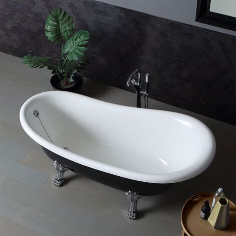 Klassische Badewanne in Schwarz und Weiß