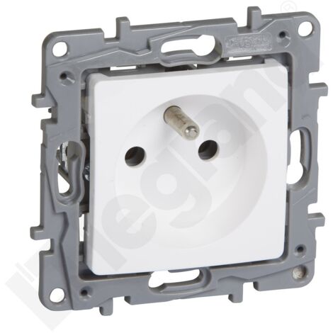 prise-de-courant-2p-z-16-a-bornes-vis-tension-250-v-largeur-76