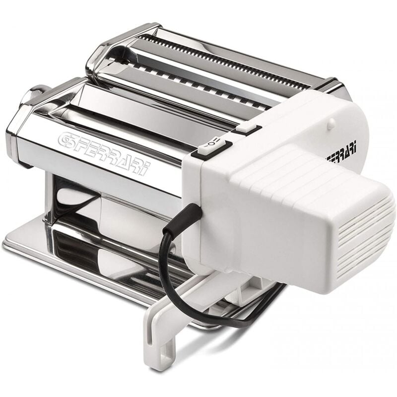 Machine à pâtes avec moteur et accessoires.