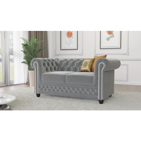 Kero - Chesterfield 2 sitzer Sofa mit Schlaffunktion aus Grau Samt-Stoff mit Holzfüßen