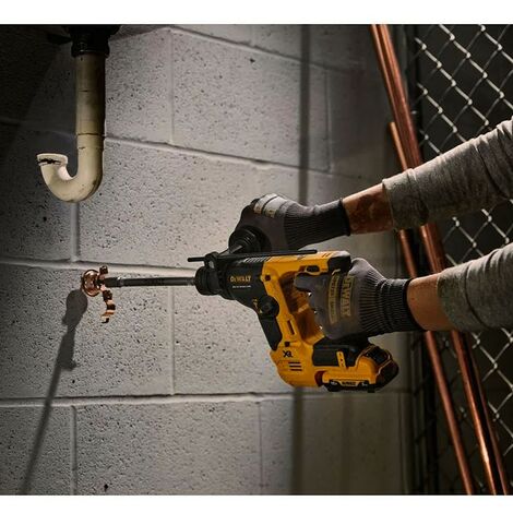 DeWALT Kit D12K202 (DCH072 + DCF801 + 2 x 3,0 Ah + DCB107 + TSTAK VI)