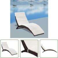The Living Store Klappbare Sonnenliege mit Auflage Poly Rattan Braun - Sonnenliege - Gartenmöbel - Rattan Möbel - Outdoor Lounge - Poolside Furniture