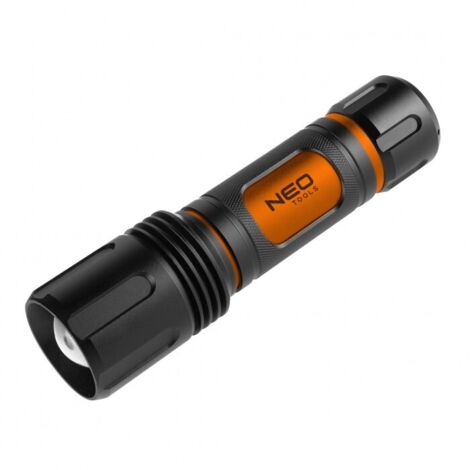 Torcia a LED Cree XHP50.2 da 1500 lm, alimentata da 6 batterie AA. (1/5)