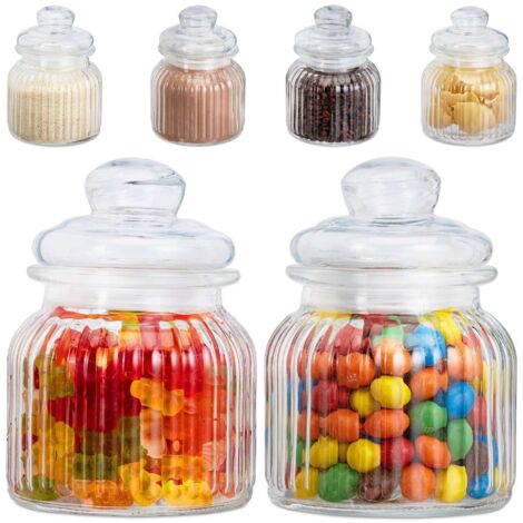 Pillola Nera Su Bianco Isolata Con Coperchi E Bottiglie Di Plastica Immagine Stock - Immagine di