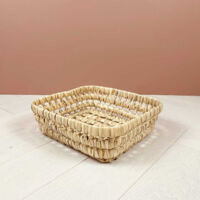 Panier ou corbeille de rangement rigide en palmier