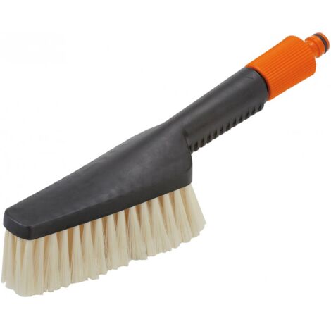Gardena – Brosse de lavage 98720 – Petite avec corps flexible – Nettoyage efficace pour surfaces extérieures et automobiles – Longueur du manche optimisée