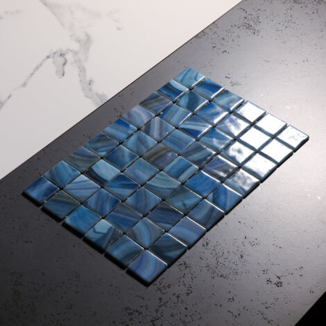 Mosaïque en verre pressé sur maille pour piscine 31.5cm x 47,7cm - Modena Rio Pool
