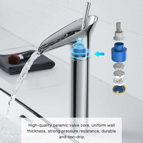 Rubinetto per lavabo con maniglia singola dal design moderno