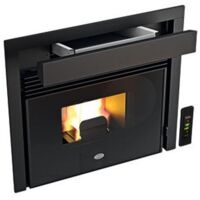 Punto Fuoco – Insert cheminée à granulés ventilé 6.5 kW – PREZZEMOLO – Volume de chauffe jusqu'à 150 m3 – Rendement 91.5% – Télécommande incluse