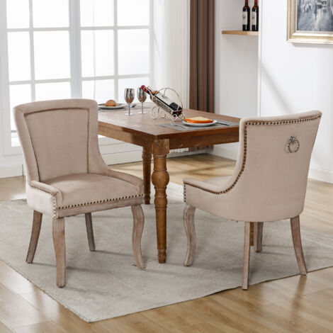 Set aus 2 Esszimmerstühlen, gepolsterte Sitze mit Ziernägeln, Holzbeine, beigefarbener Samtbezug (1/5)