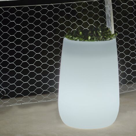 CAMELIA HIGH Jardinière ronde avec lumière pour plantes et fleurs, très résistante. Charge solaire et batterie rechargeable. Fabriqué en polyéthylène en Espagne. (1/4)