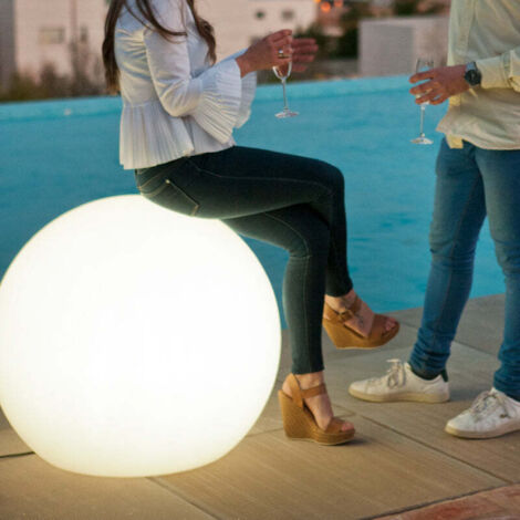 Newgarden – Boule lumineuse décorative 80 cm – Câble 220-240V – Lumière LED blanc froid – Résistante aux UV – Pour intérieur et extérieur
