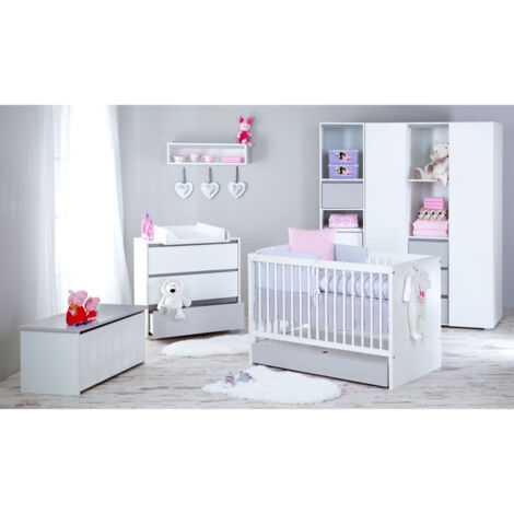 Chambre bébé complète évolutive en bois de pin – Lit 70x140 avec sommier réglable – Commode à langer et armoire 3 portes – Blanc