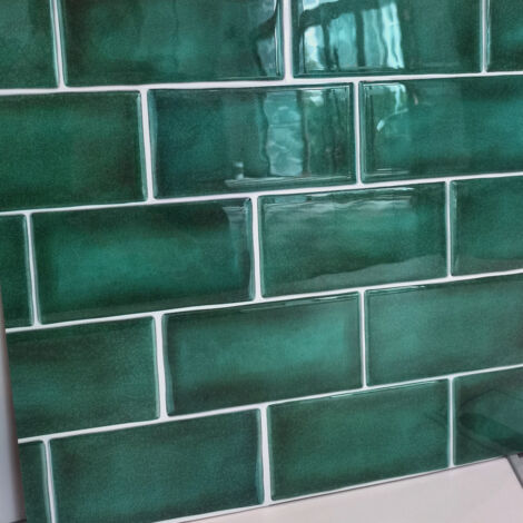 Green Self Adhesive Tile Wallpaper 30 x 25 cm Mosaic Style Wall Sticker Waterproof Decorative Film for Bathroom and Kitchen Wall Tiles