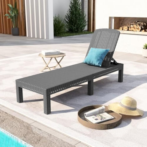 Bolli – Transat de jardin en plastique noir – Aspect rotin plat – Dimensions 187 x 59 x 28 cm – Dossier réglable sur 4 positions – Résistant aux intempéries
