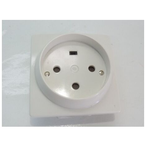 Prise socle domestique 3P+T 32A à eclipse blanche à encastrer plastique LEGRAND 055815