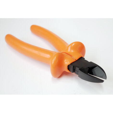 Pince coupante en bout diagonale isolée 1000V – Longueur 180mm – Lames trempées pour coupe axiale précise – Identification facile orange – Derancourt