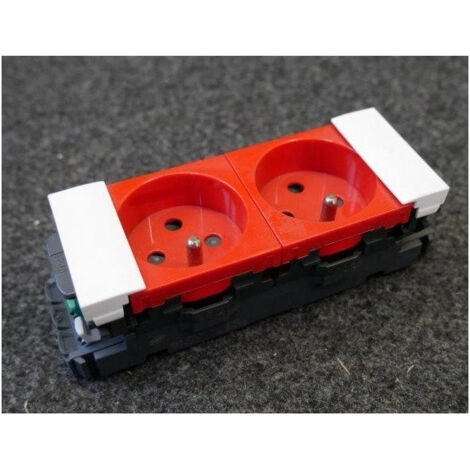Mécanisme double prise de courant 2 x 2P+T 16A 230V surface rouge à détrompage à clippage direct sur goulotte Mosaic LEGRAND