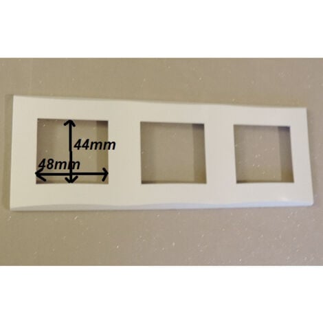 Plaque triple blanche 3 postes horizontale entraxe 71mm bord biseauté pour appareilllage mural ALTERNATIVE ELEC AE51003