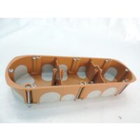 Boite d'encastrement 3 postes étanche BBC Ø 3x68mm entraxe 71mm prof 40mm Hor/Vert écolo R2012 SIB ADR P33971