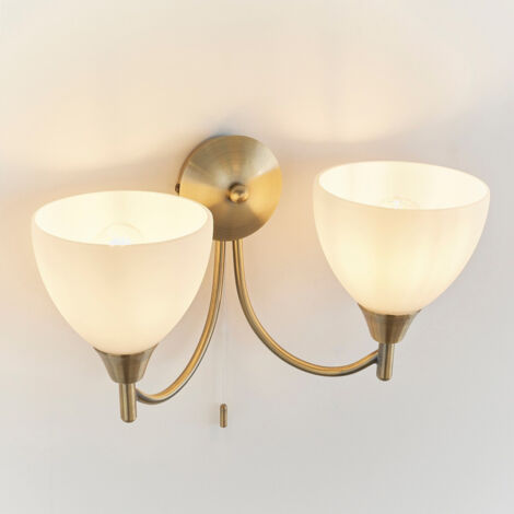 LOT DE DEUX Appliques Murales .Laiton Et Verre Opaque EUR 35,00
