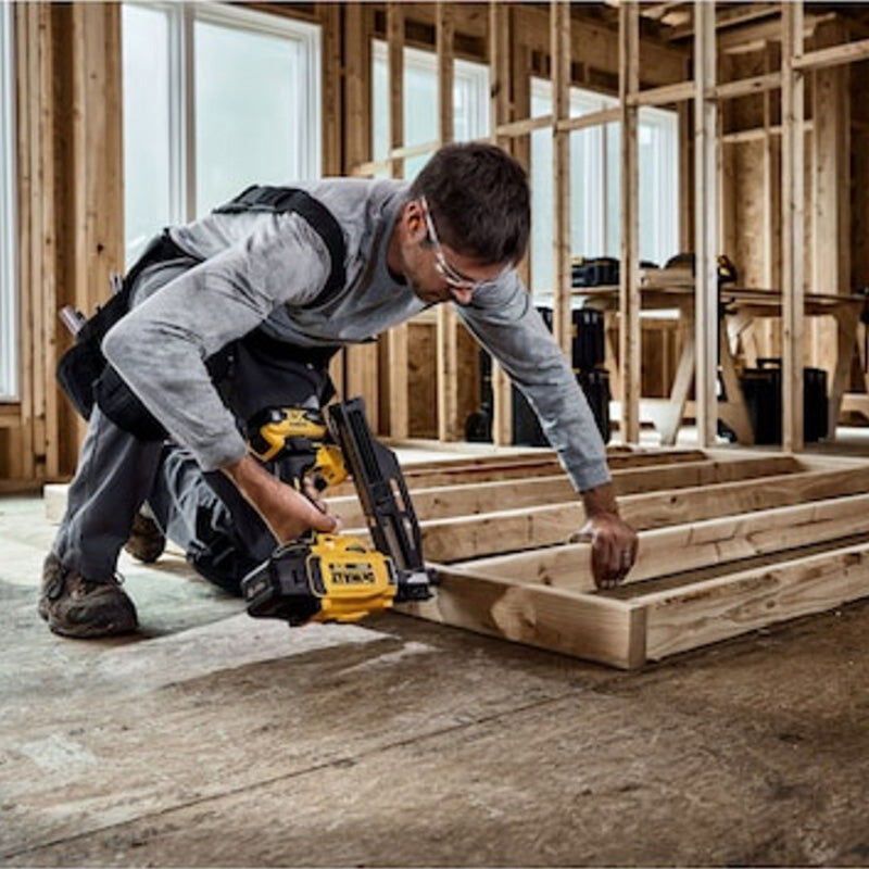 Cloueuse à Charpente Sans Fil DEWALT DCN930N-XJ 18V - Sans Batterie - Clous à Anneaux 90 Mm